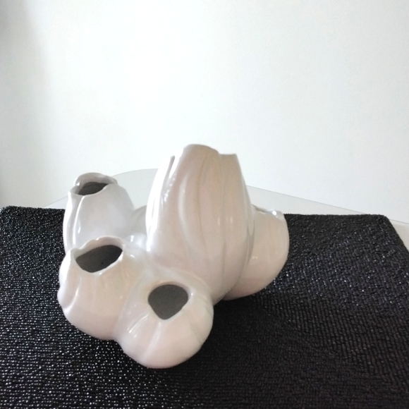 Torre & Tagus 5 bud ceramic vase - Picture 4 of 7